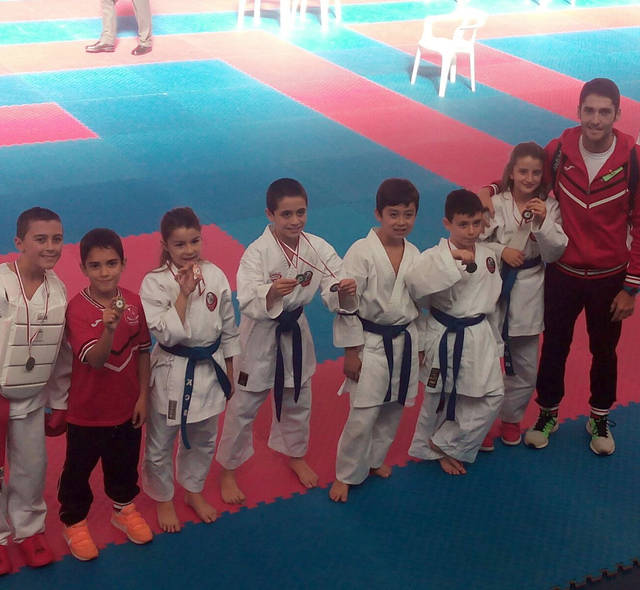 7 medallas para el Kyoto en el Regional de Kárate