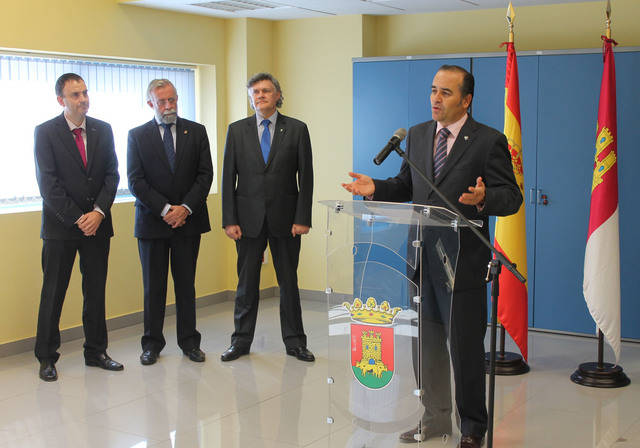 Gregorio con el nuevo jefe de la Oficina de Tráfico de Talavera, Luis Esteban