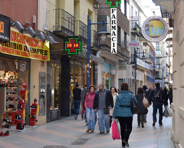 El Pleno respalda un centro comercial abierto