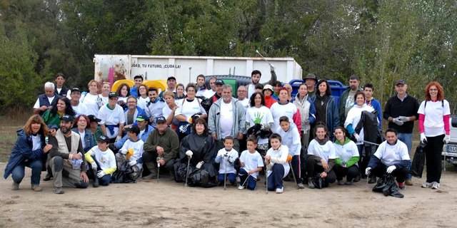 Talavera La Nueva se vuelca con la limpieza del paraje de Cabañuelas