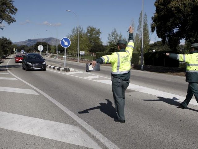 Fallece un hombre tras saltarse un control