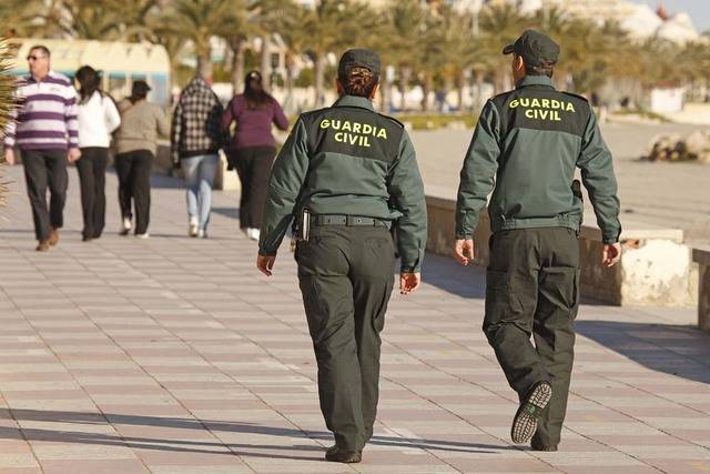 Suspendido un Guardia Civil por 'alternar' en club