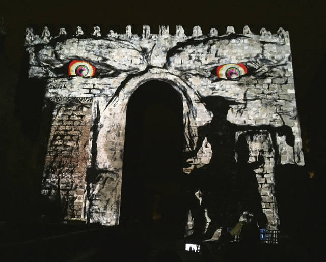 Luz de Cervantes ilumina las murallas talaveranas