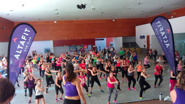 Multitudinario I Maratón Solidario de Zumba