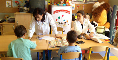 Los niños ingresados en el Hospital General de Talavera siguen su ritmo escolar