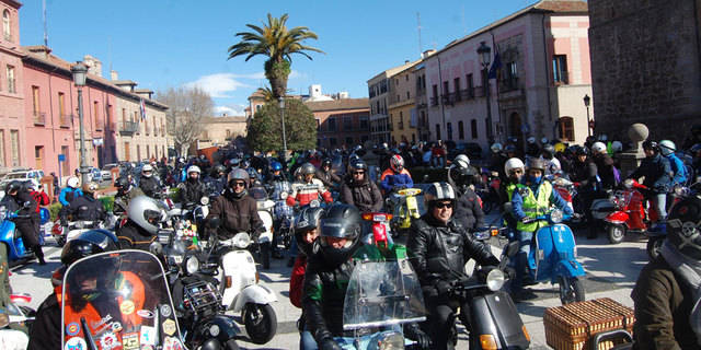 La Plaza del Pan se llena de Scooters Clásicas