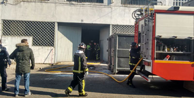 Se incendia una nave en la que se desmontaba maquinaria industrial