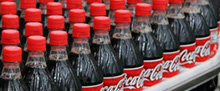 Coca-Cola obliga a su embotelladora a retirar los despidos 