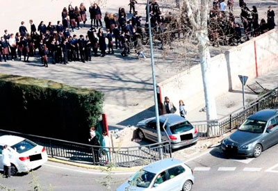 Espectacular accidente de un coche contra el muro de Las Misioneras