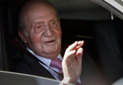 El Rey Juan Carlos abdica y transmite la Jefatura de Estado al Príncipe Felipe