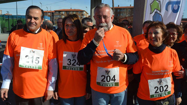 Un millar de corredores salen a la calle por la igualdad de género