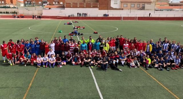 La Diputación apoya la primera liga de fútbol femenino aficionado en la provincia de Toledo