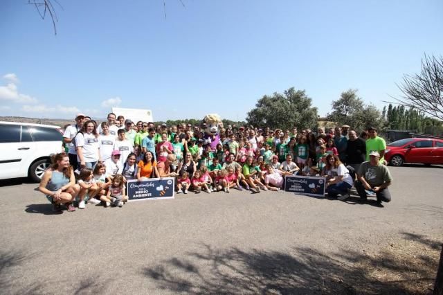 Más de 250 personas participan en la jornada de limpieza organizada por Los Alfares en La Portiña