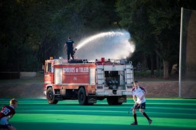 Los Bomberos de Toledo se convierten en el "invitado sorpresa" en un partido internacional de hockey