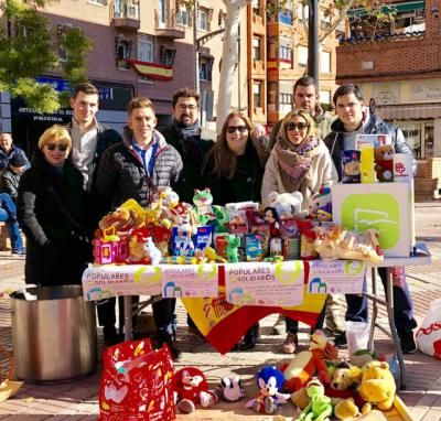 NNGG Torrijos obtiene 200 kg de alimentos y 150 juguetes en la recogida solidaria