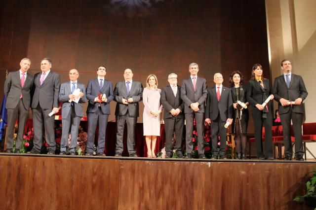 Foto de familkia de los galardonados 