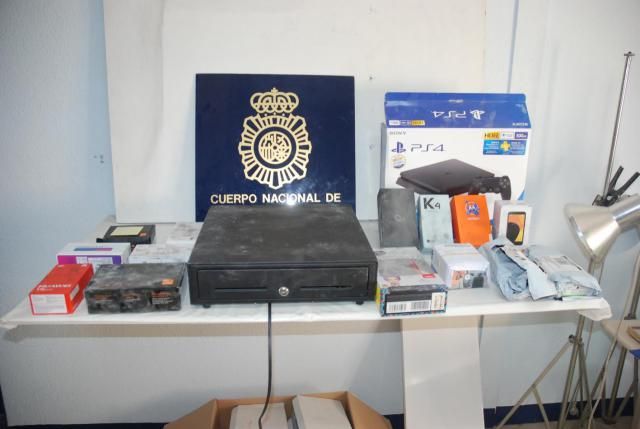 Detenido por robar artículos por valor de 10.000 euros en una tienda de telefonía móvil