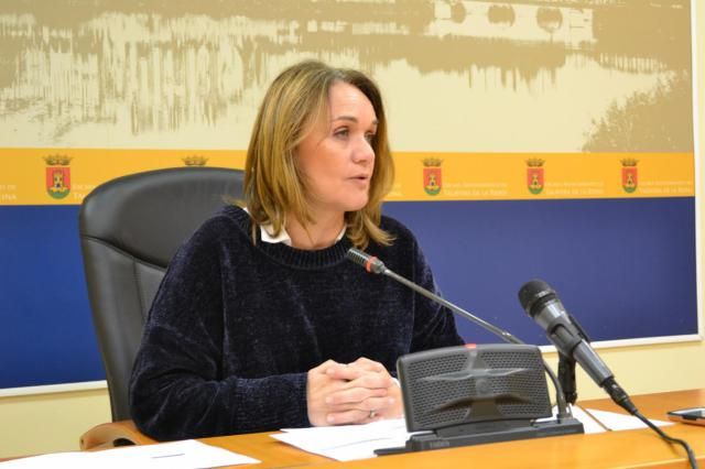 La concejala de Igualdad, Ana Santamaría, en la rueda de prensa que ha ofrecido para para informar sobre los acuerdos adoptados en el Consejo Local de la Mujer