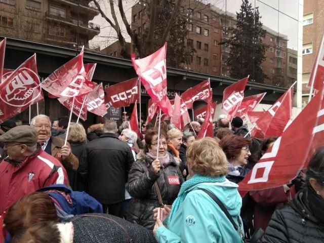 CCOO y UGT tachan de "insulto" la idea de Montoro sobre las pensiones