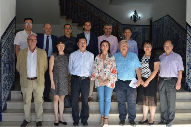 Parte del Equipo de Gobierno con los representantes del distrito de Putuo (Shanghái) en el Ayuntamiento de Talavera