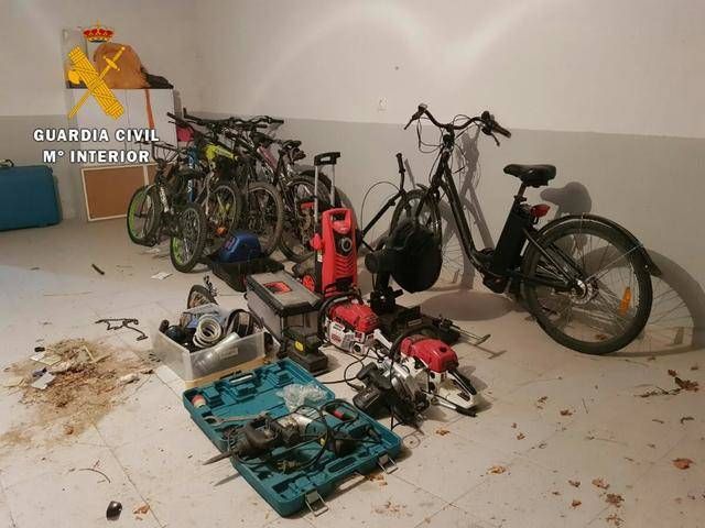 La Guardia Civil detiene a un menor e investiga a otro por seis robos valorados en 5.000 euros