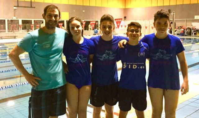 Iván Gómez logró un oro en 200 espalda y una plata y mínima nacional en 100 libres