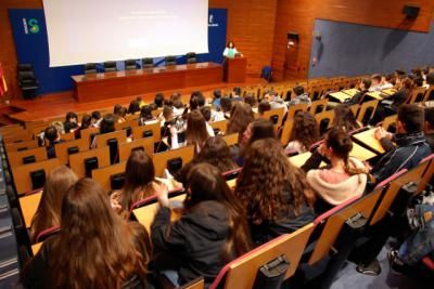 SESCAM explica a 300 alumnos de Bachillerato de Talavera la importancia de la donación