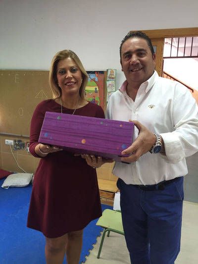 El colegio de Pepino 'Virgen de Valdencina' recibe del Ayuntamiento el material escolar del ciclo de Primaria