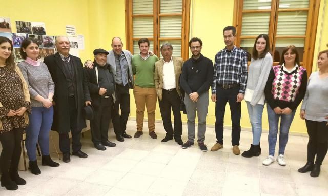 El delegado de la Junta en Talavera, David Gómez Arroyo, junto a miembros de las asociaciones del programa #Entre Paseos