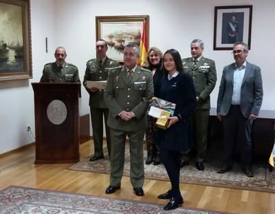 Lía Poza, alumna de los Maristas de Talavera, premiada por el Ministerio de Defensa