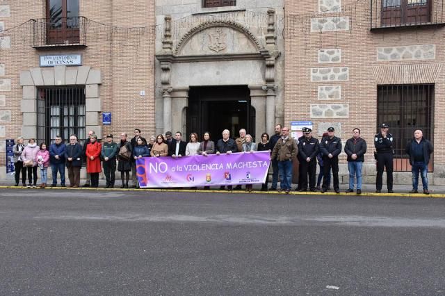 La Corporación Municipal guarda un minuto de silencio por las cinco víctimas de violencia machista en diciembre