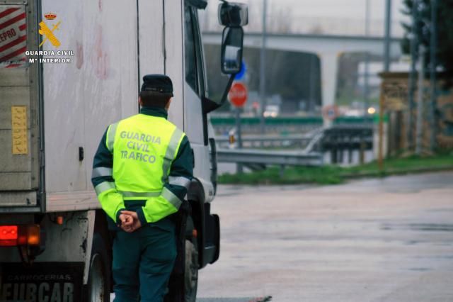 Detienen a un camionero que superó en más de 7 veces el límite de alcoholemia