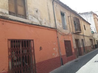 IMÁGENES | Denuncian el 'completo abandono', por parte del Ayuntamiento, de edificios de titularidad municipal