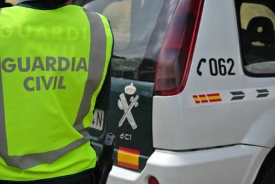 Cuatro detenidos tras cometer un robo y embestir a un coche de la Guardia Civil