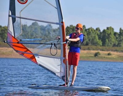 Victorias de José María Ochoa y Víctor Lorenzo en el Campeonato de Extremadura de Windsurf