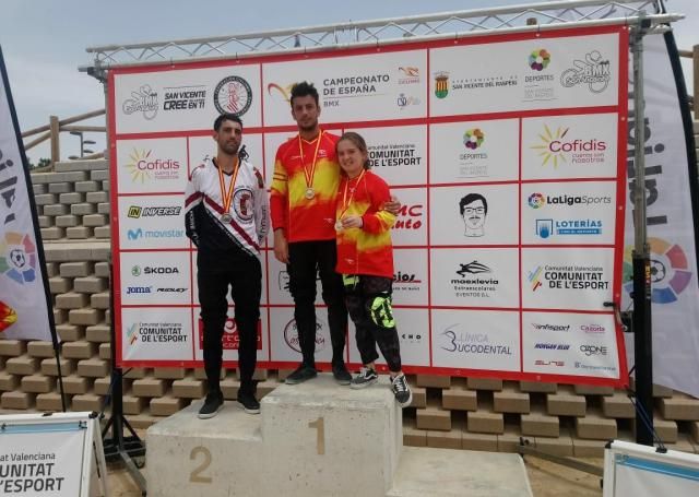 Zaira Vargas y Alejandro Alcojor, campeones de España BMX