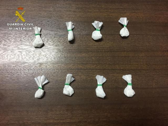 Detenido con ocho bolsitas de cocaína ocultas en un paquete de tabaco