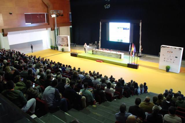 Más de 1.000 personas asisten en Talavera a las Jornadas sobre Pistacho y Almendra