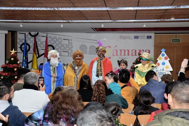 Llegada Solidaria de los Reyes Magos' a la Cámara de Comercio de Talavera