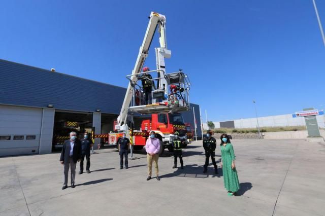 ILLESCAS | La Diputación de Toledo presenta un nuevo vehículo para el Parque de Bomberos