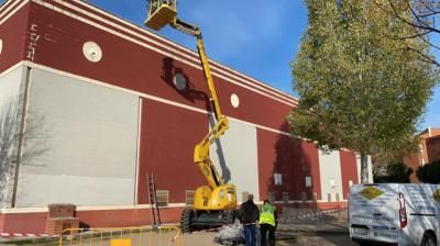 TALAVERA | Se inician las obras para reparar la cubierta del Polideportivo de Puerta de Cuartos