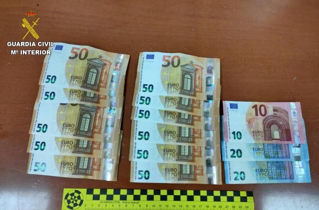 600 EUROS | Detenidos dos menores por robar a un hombre en un cajero automático