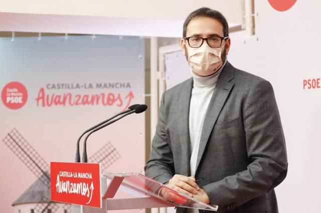 El secretario de Organización del PSOE C-LM, Sergiio Gutiérrez, en rueda de prensa