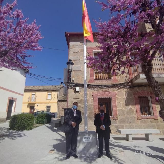 CERVERA | Una gran bandera de España y una placa en homenaje a las víctimas Covid-19