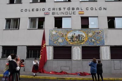 TALAVERA | Inaugurado el mural cerámico del colegio Cristóbal Colón