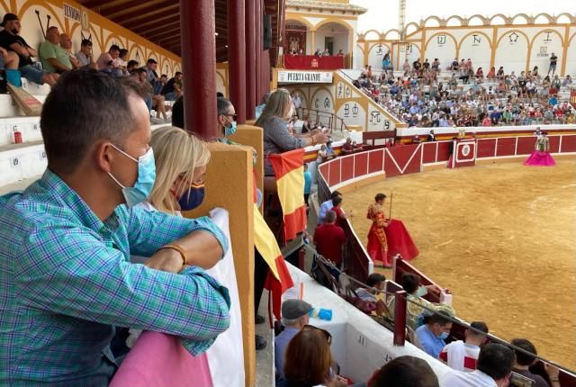 El presidente del PP de CLM acude a la feria taurina de Añover de Tajo