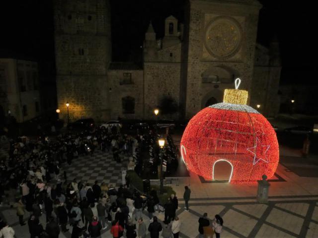 Talavera brillará menos en Navidad: adiós a la gran bola de la Plaza del Pan, a la campana de San Francisco...