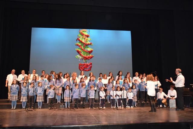 Alumnos de seis colegios talaveranos cantaron a la Navidad en la primera jornada de la Muestra de Villancicos