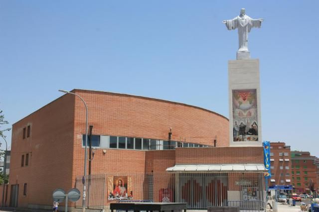 La escultura del Sagrado Corazón de Jesús ya 'reina' en Talavera