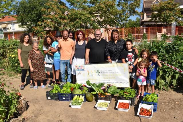 García Élez valora la doble labor ecológica y solidaria del huerto del CEIP Bartolomé Nicolau